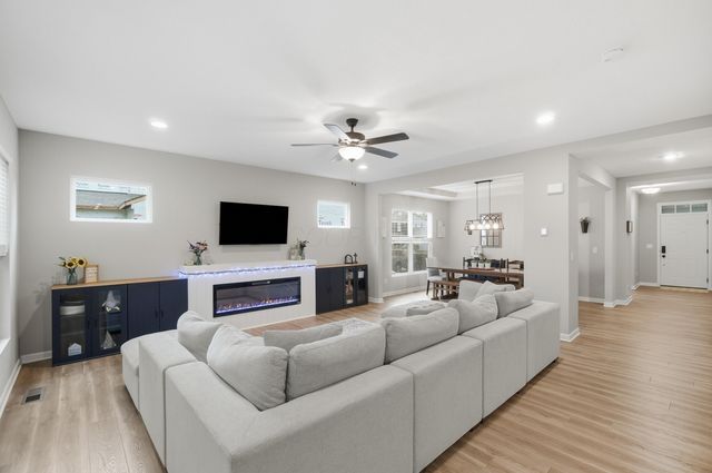 427 Pioneer Way, Pataskala, OH 43062