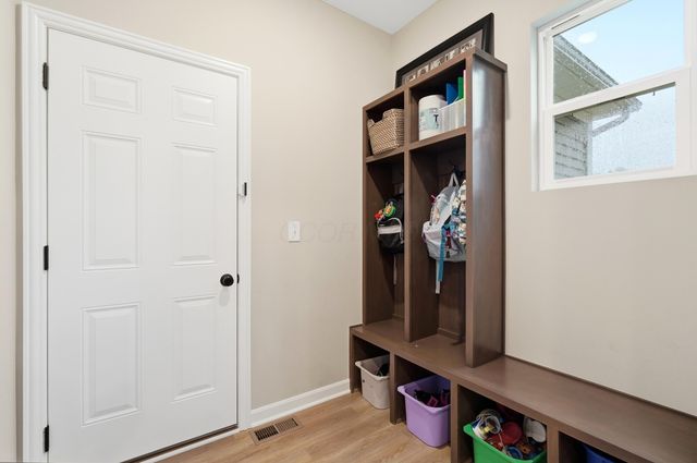 427 Pioneer Way, Pataskala, OH 43062