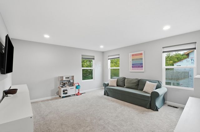 427 Pioneer Way, Pataskala, OH 43062