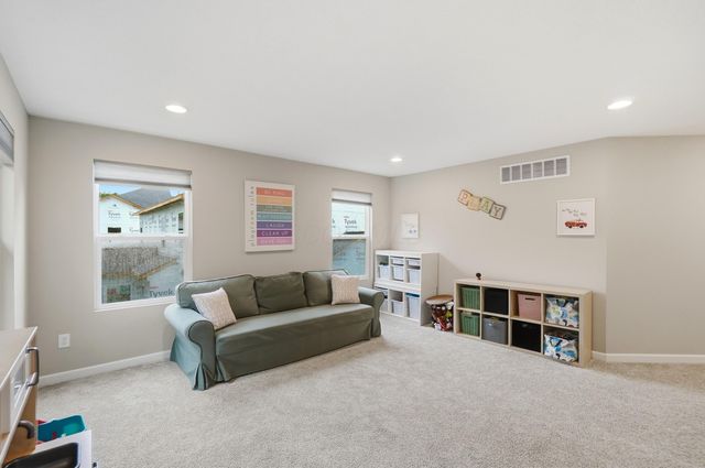 427 Pioneer Way, Pataskala, OH 43062