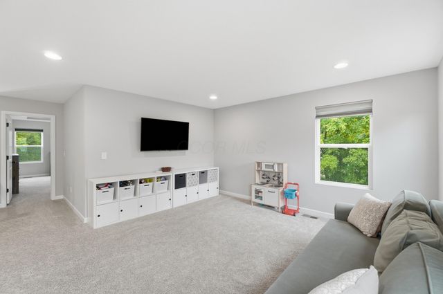 427 Pioneer Way, Pataskala, OH 43062