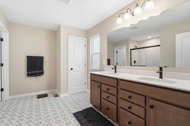 427 Pioneer Way, Pataskala, OH 43062