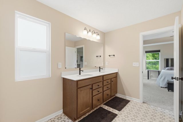 427 Pioneer Way, Pataskala, OH 43062