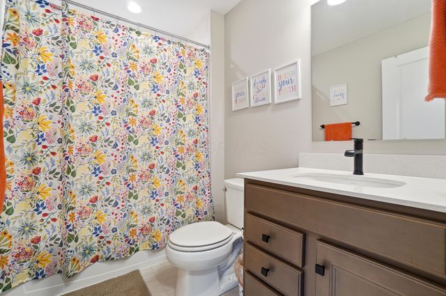 427 Pioneer Way, Pataskala, OH 43062