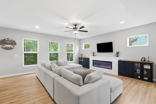 427 Pioneer Way, Pataskala, OH 43062