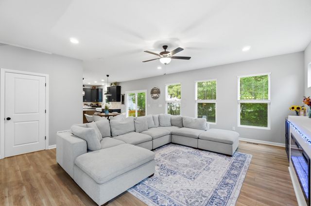 427 Pioneer Way, Pataskala, OH 43062