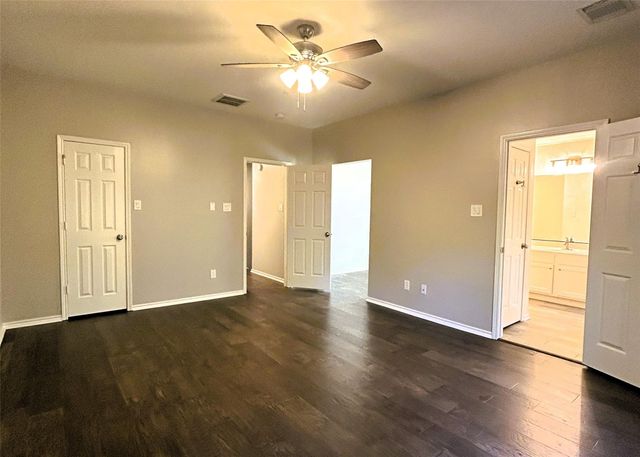 101 N Villa Oaks Drive, The Woodlands, TX 77382