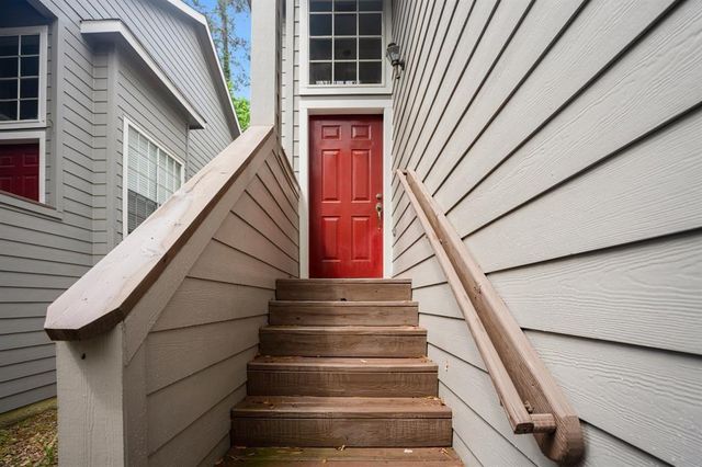 101 N Villa Oaks Drive, The Woodlands, TX 77382