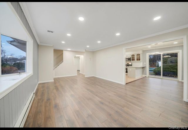 39 2nd Place, Central Islip, NY 11722