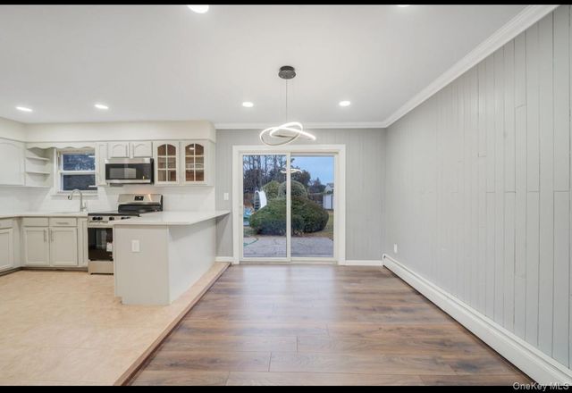 39 2nd Place, Central Islip, NY 11722