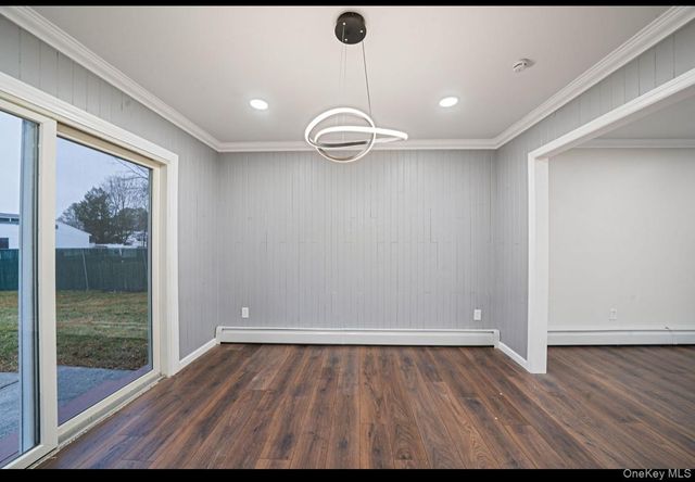 39 2nd Place, Central Islip, NY 11722