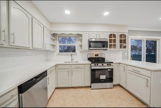 39 2nd Place, Central Islip, NY 11722