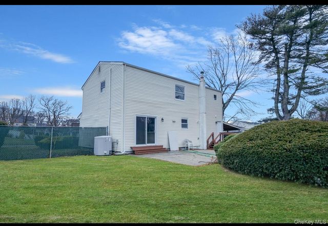39 2nd Place, Central Islip, NY 11722