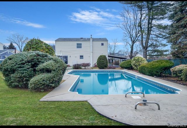 39 2nd Place, Central Islip, NY 11722