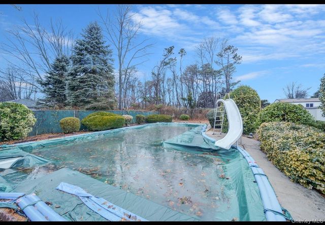 39 2nd Place, Central Islip, NY 11722