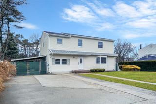 39 2nd Place, Central Islip, NY 11722