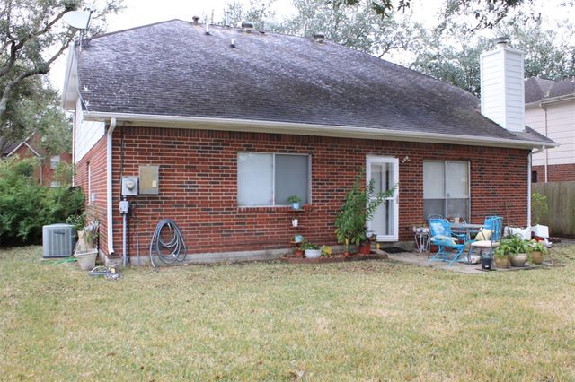 15818 Camp Fire Road, Friendswood, TX 77546