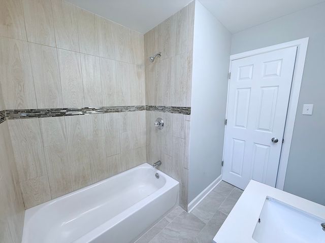 2658 W 83rd Street, Chicago, IL 60652