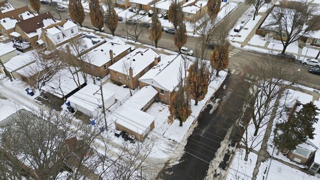 2658 W 83rd Street, Chicago, IL 60652