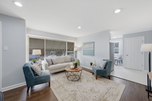 2658 W 83rd Street, Chicago, IL 60652