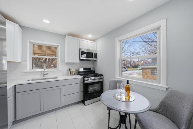 2658 W 83rd Street, Chicago, IL 60652