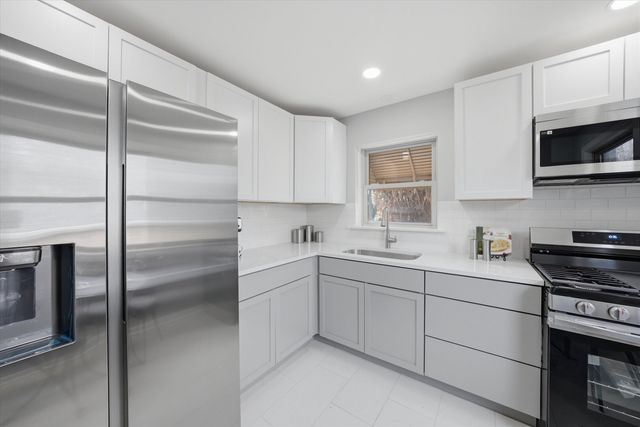 2658 W 83rd Street, Chicago, IL 60652