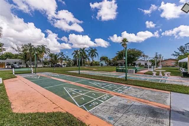 815 SW 10th Ter 3V, Hallandale Beach, FL 33009