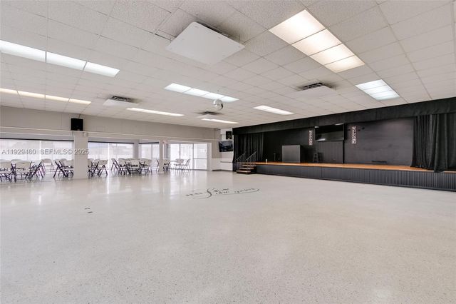 815 SW 10th Ter 3V, Hallandale Beach, FL 33009