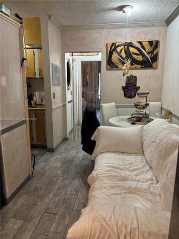 815 SW 10th Ter 3V, Hallandale Beach, FL 33009