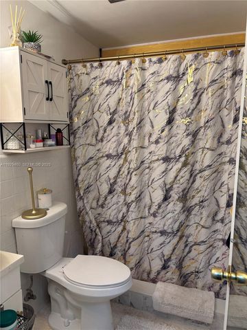 815 SW 10th Ter 3V, Hallandale Beach, FL 33009