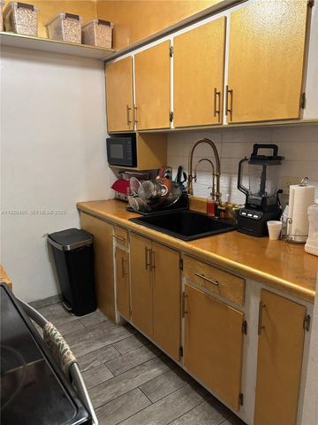 815 SW 10th Ter 3V, Hallandale Beach, FL 33009