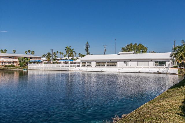 815 SW 10th Ter 3V, Hallandale Beach, FL 33009