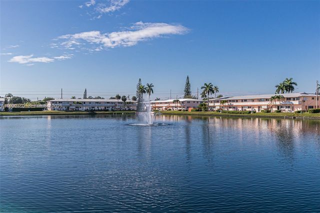 815 SW 10th Ter 3V, Hallandale Beach, FL 33009