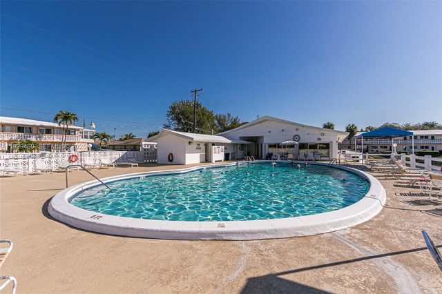 815 SW 10th Ter 3V, Hallandale Beach, FL 33009