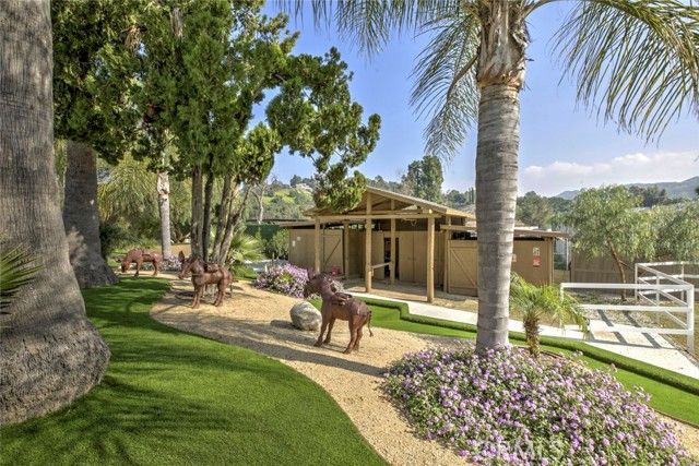 10555 Art Street, Burbank, CA 91040