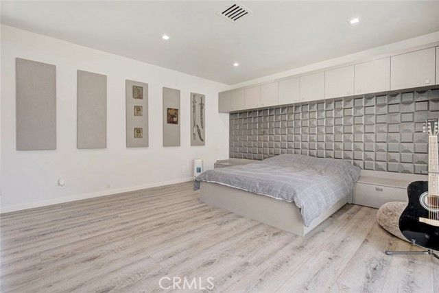 10555 Art Street, Burbank, CA 91040