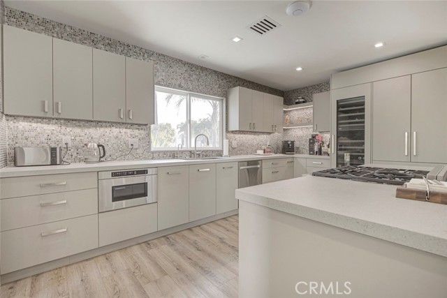 10555 Art Street, Burbank, CA 91040