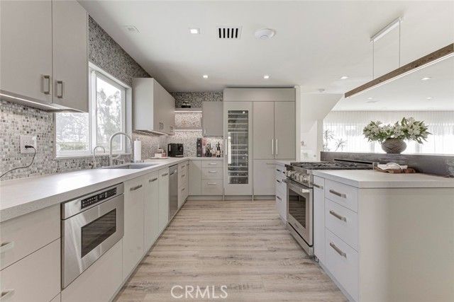 10555 Art Street, Burbank, CA 91040