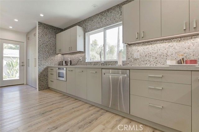 10555 Art Street, Burbank, CA 91040