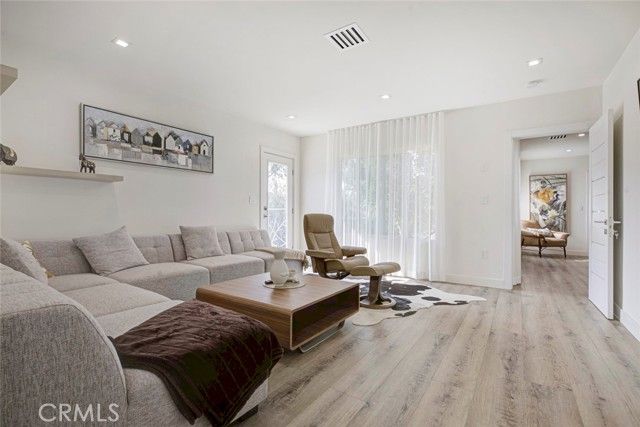 10555 Art Street, Burbank, CA 91040