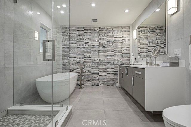 10555 Art Street, Burbank, CA 91040