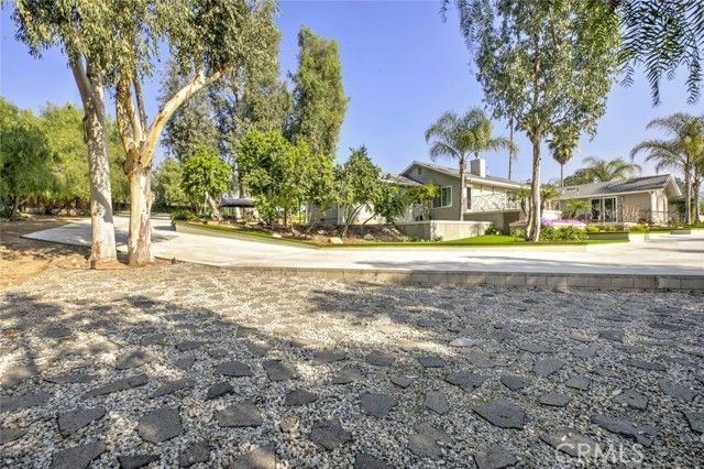 10555 Art Street, Burbank, CA 91040