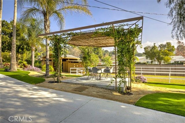 10555 Art Street, Burbank, CA 91040