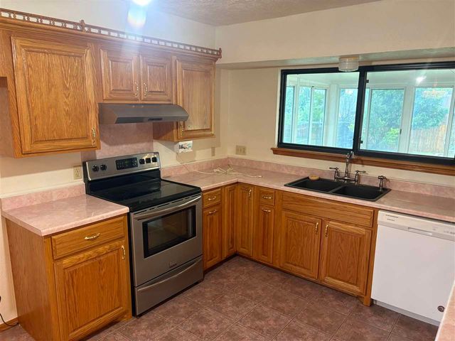 216 SW 78th St, Lawton, OK 73505