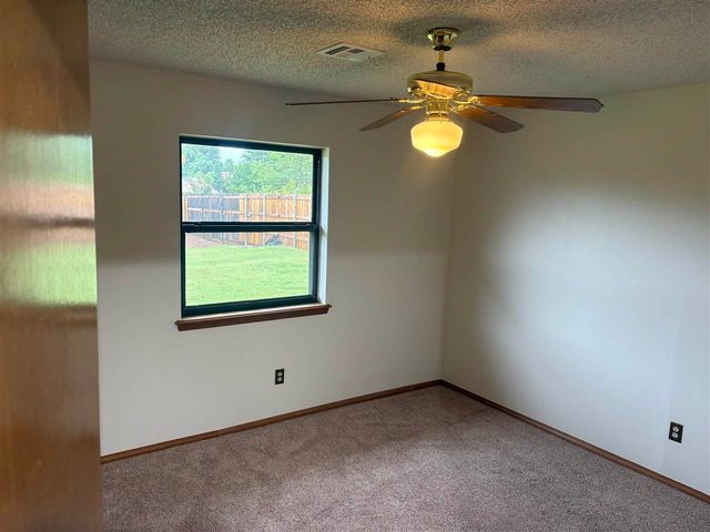 216 SW 78th St, Lawton, OK 73505