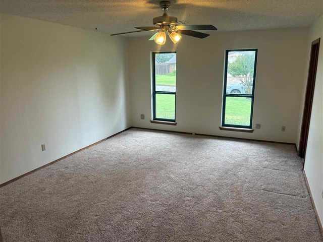 216 SW 78th St, Lawton, OK 73505