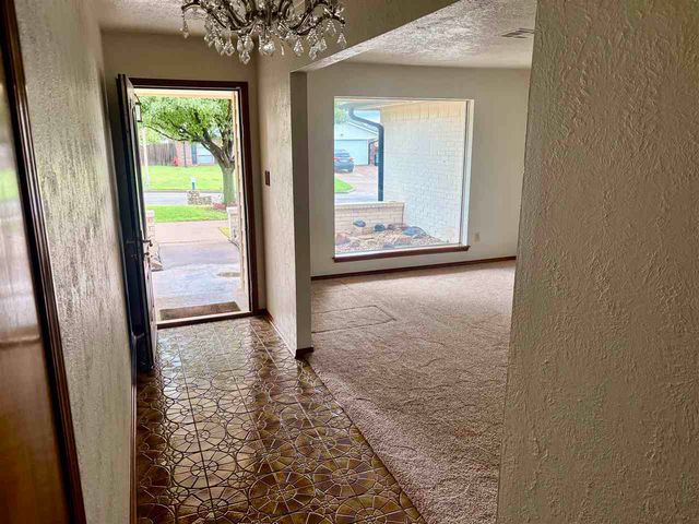 216 SW 78th St, Lawton, OK 73505