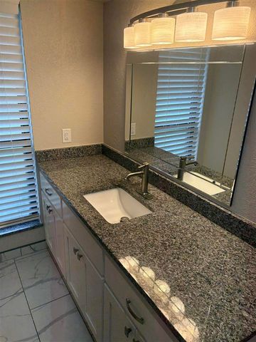 216 SW 78th St, Lawton, OK 73505