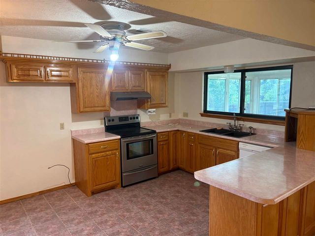 216 SW 78th St, Lawton, OK 73505