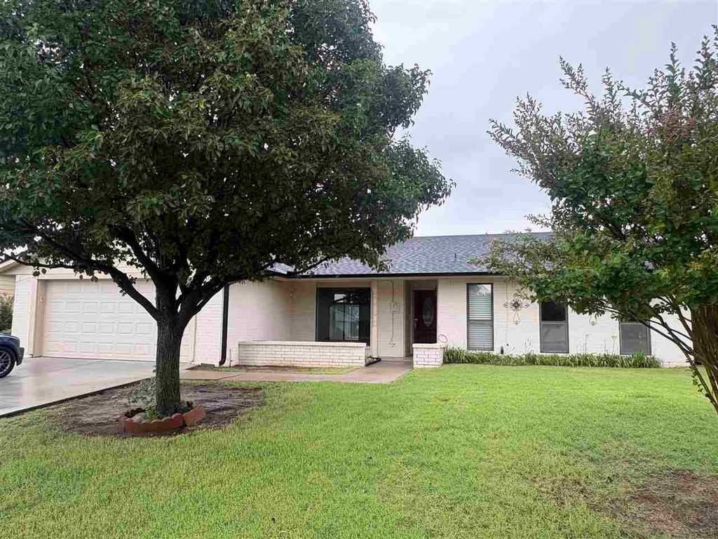 216 SW 78th St, Lawton, OK 73505